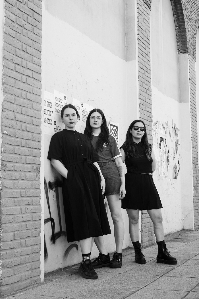 Rojo Venecia: Nina Carrara, Cata Crocci y Angie Cases Bocci.